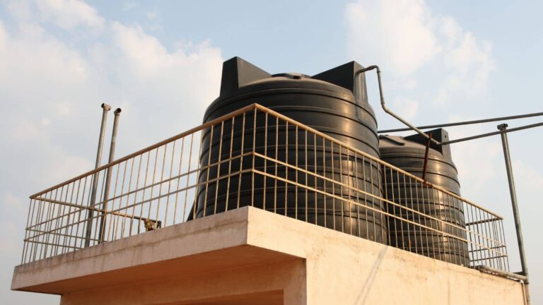 छत पर टंकी का पानी गरम होने की चिंता खत्म, इन 2 आसान तरीकों से मिलेगा ठंडा पानी