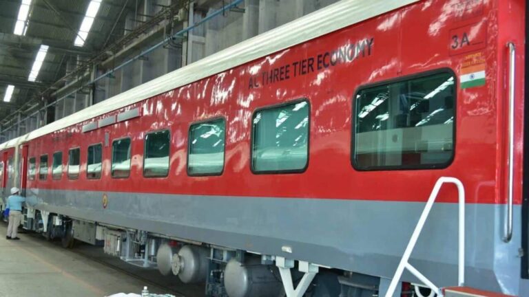 Indian Railway: 3 घंटे से ज्यादा लेट होने पर ट्रेन टिकट का पाएं फुल रिफंड! इंडियन रेलवे ने बताया पूरा तरीका
