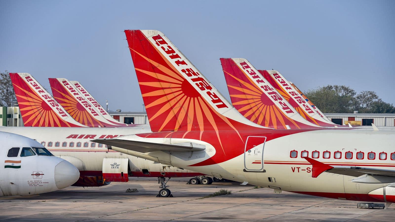 Air India Flights Cancels: एयर इंडिया की विमान में फिर आई तकनीकी खराबी, एक दिन में 8 फ्लाइट कैंसिल