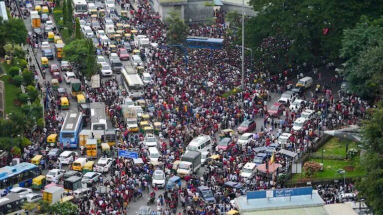 Bengaluru Stampede: RCB, कर्नाटक क्रिकेट बोर्ड और इवेंट मैनेजमेंट कंपनी पर 'आपराधिक लापरवाही' का FIR दर्ज