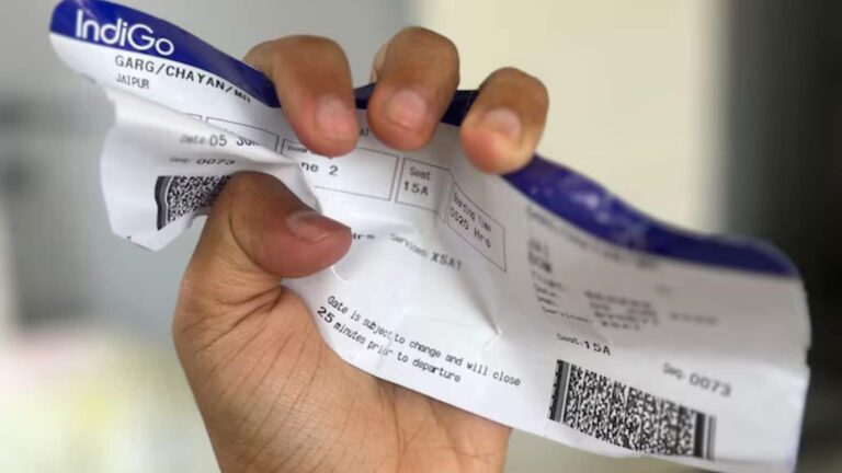 एयरपोर्ट पर टॉयलेट गया यात्री, IndiGo ने कर दिया बड़ा धोखा, 2.65 लाख का लगा चूना