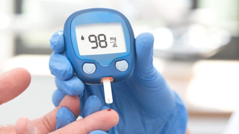 Diabetes: बार-बार प्यास लगना या अचानक वजन घटना? हो सकता है डायबिटीज का अलार्म, तुरंत करें चेक