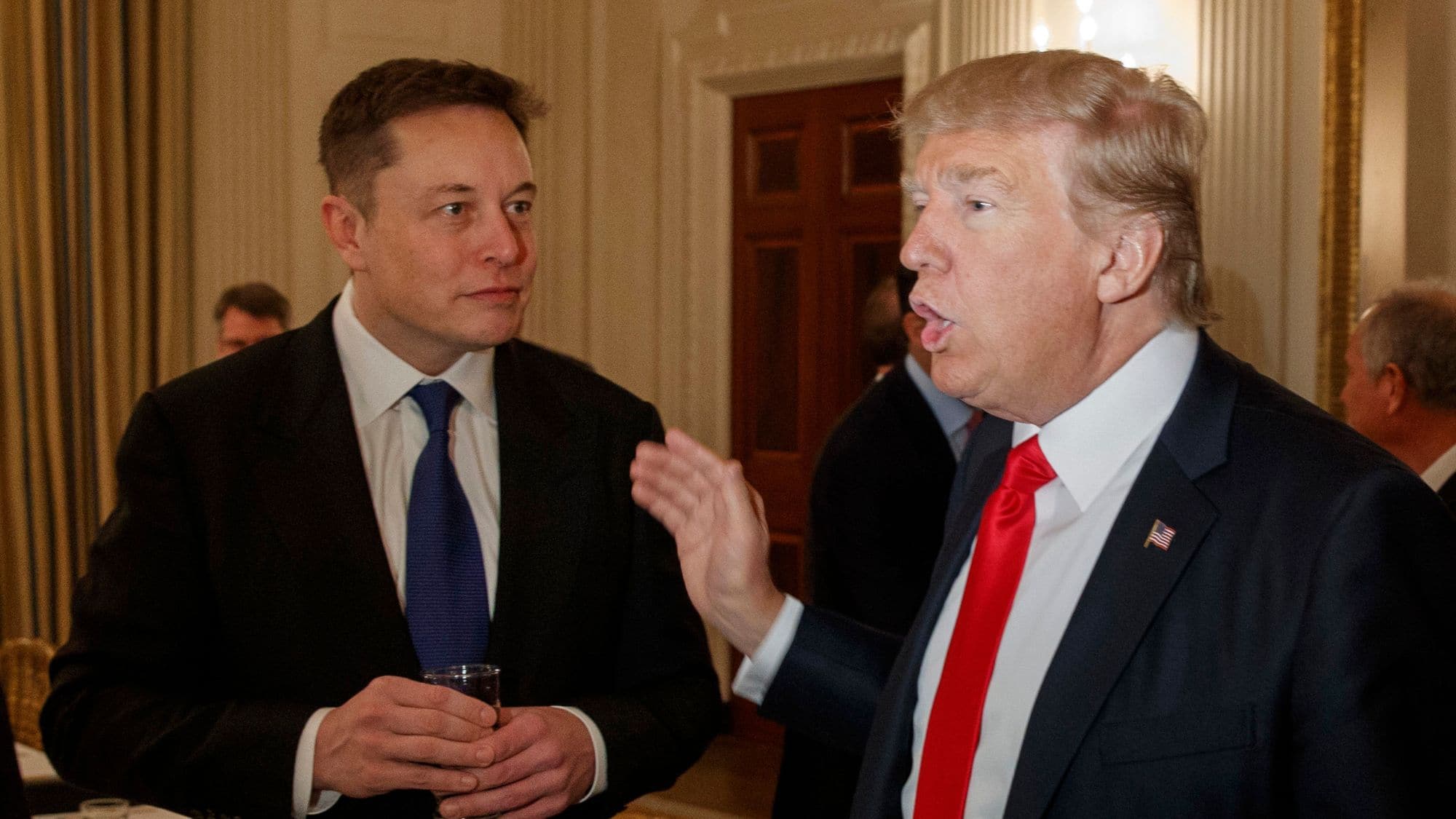 Trump Vs Musk : रूस ने एलॉन मस्क को राजनीतिक शरण की पेशकश की, अमेरिकी सिस्टम का  उड़ाया मजाक