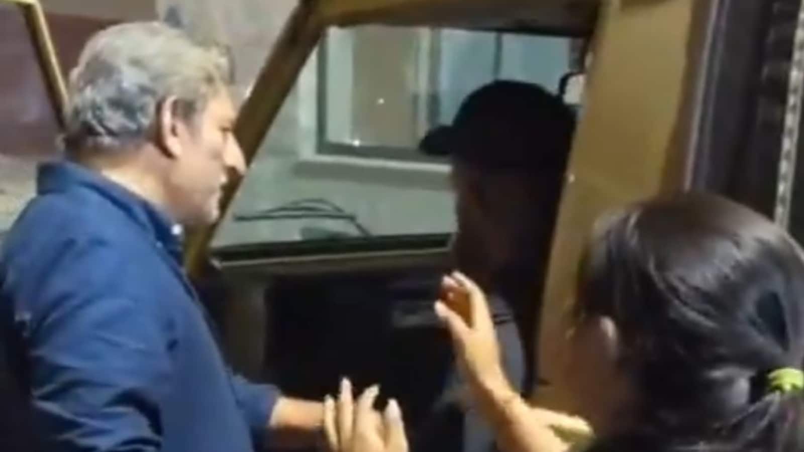 VIDEO: पाकिस्तानी कारोबारी ने बेरहमी से की हिंदू व्यक्ति की पिटाई! बहन मांगती रही रहम की भीख, वीडियो वायरल होने पर गिरफ्तार