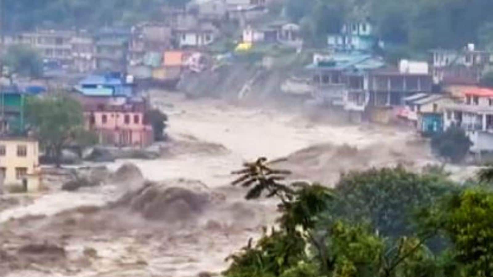 Himachal Pradesh Cloudburst News: हिमाचल में बादल फटने से भारी तबाही! 2 लोगों की मौत, कांगड़ा में 20 लोग बाढ़ में बहे, कुल्लू में 3 लोग लापता