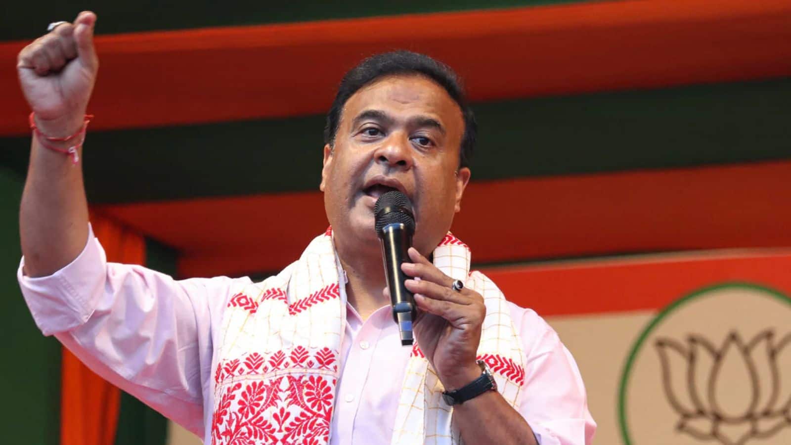 'समाजवाद और धर्मनिरपेक्षता' की संविधान से करो छुट्टी, असम CM हिमंत ने की केंद्र सरकार से डिमांड, छिड़ा घमासान