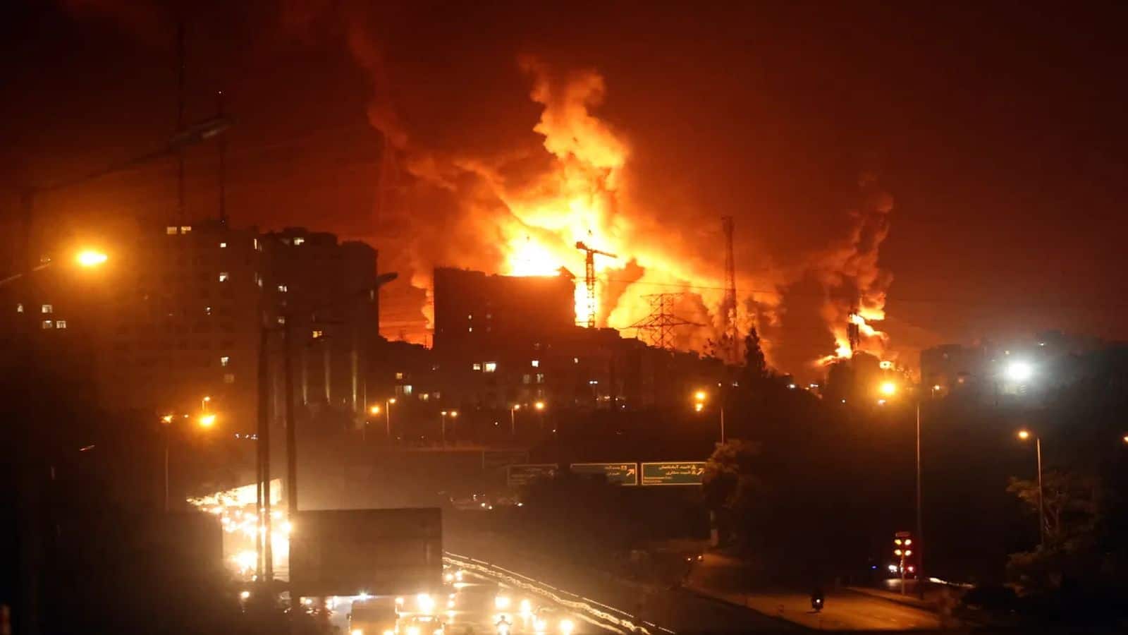 Iran-Israel News: ईरान के परमाणु केंद्रों पर इजरायल का बड़ा हमला, 50 लड़ाकू विमानों ने बोला धावा