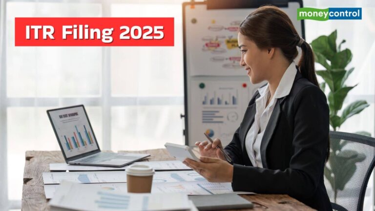 ITR Filing 2025: सैलरीड टैक्सपेयर्स हैं? रिटर्न भरते समय इन 7 बातों का जरूर रखें ध्यान