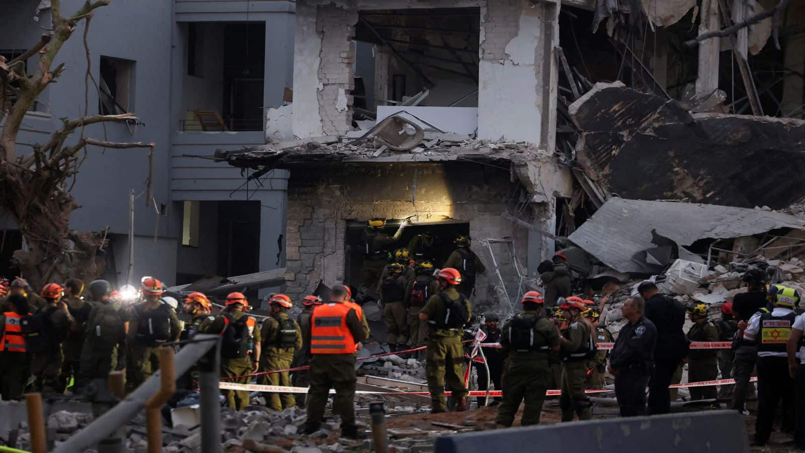 Israel-Iran War: 'तेहरान से तुरंत बाहर निकलें'; भारतीय दूतावास ने जारी की एडवाइजरी, ईरान से निकाले गए 100 भारतीयों का जत्था आर्मेनिया सीमा पर पहुंचा