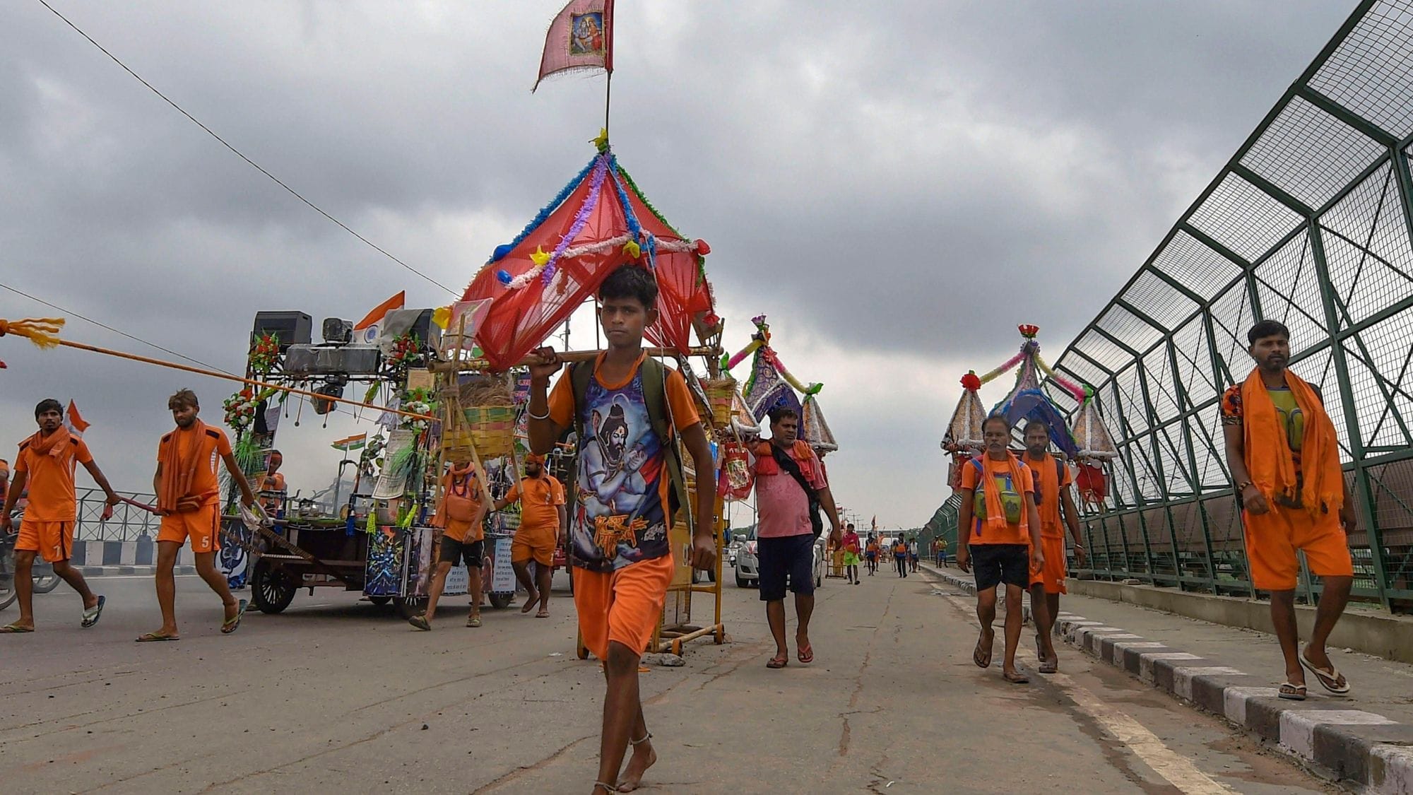 Kanwar Yatra: हॉकी, बेसबॉल बैट समेत इन चीजों पर रहेगी रोक, कांवड़ यात्रा में डीजे को लेकर आई ये गाइडलाइन