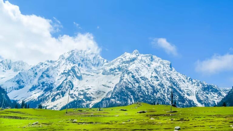 Kashmir Tourism: पहलगाम हमले के बाद फिर पर्यटकों से गुलजार होने लगा जम्मू-कश्मीर, तेजी से घाटी लौट रहे हैं पर्यटक