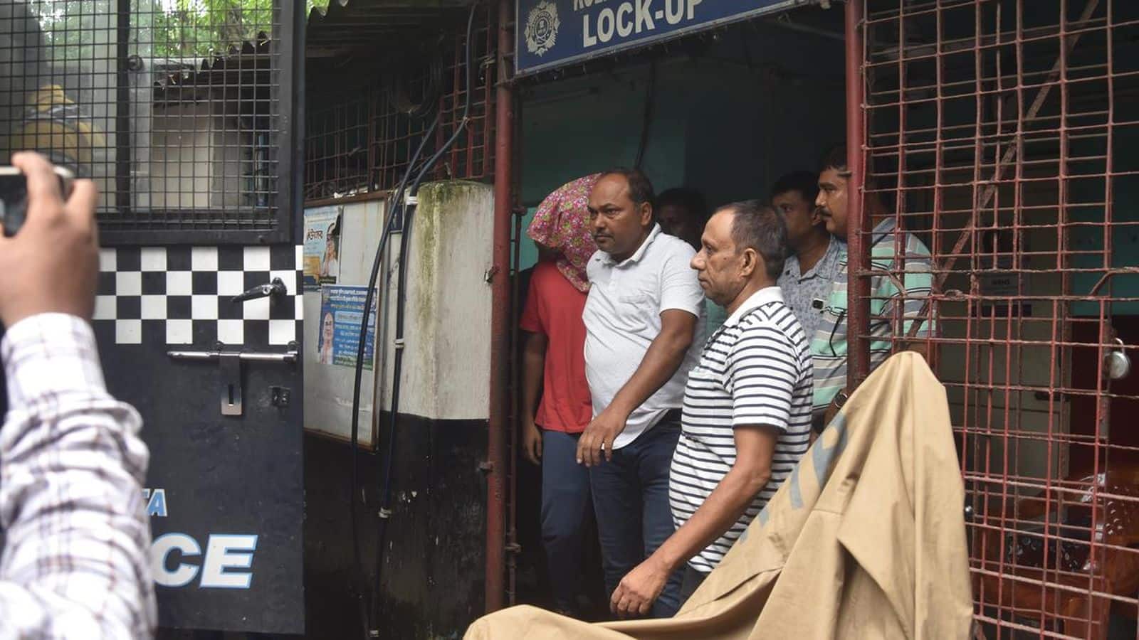 Kolkata Rape case: हॉकी स्टिक, खून से सनी बेंच और CCTV वीडियो...कोलकाता गैंगरेप केस में SIT के हाथ लगे अहम सबूत