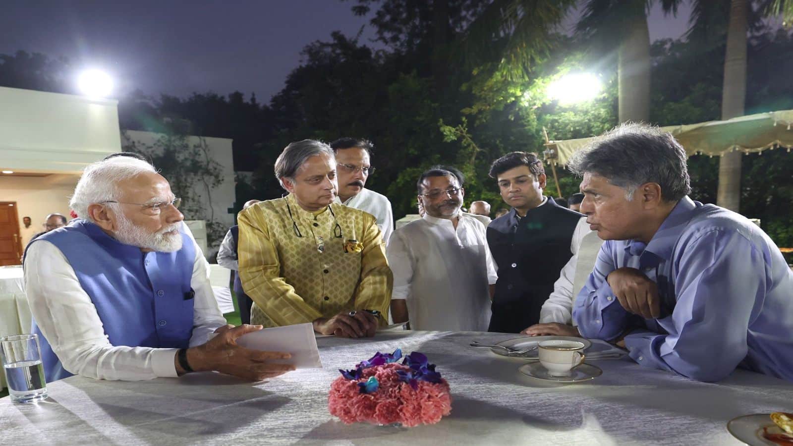 'ऑपरेशन सिंदूर' के बाद दुनिया भर में भारत का संदेश पहुंचाने वाले शांति दूतों से PM मोदी खूब घुले मिले