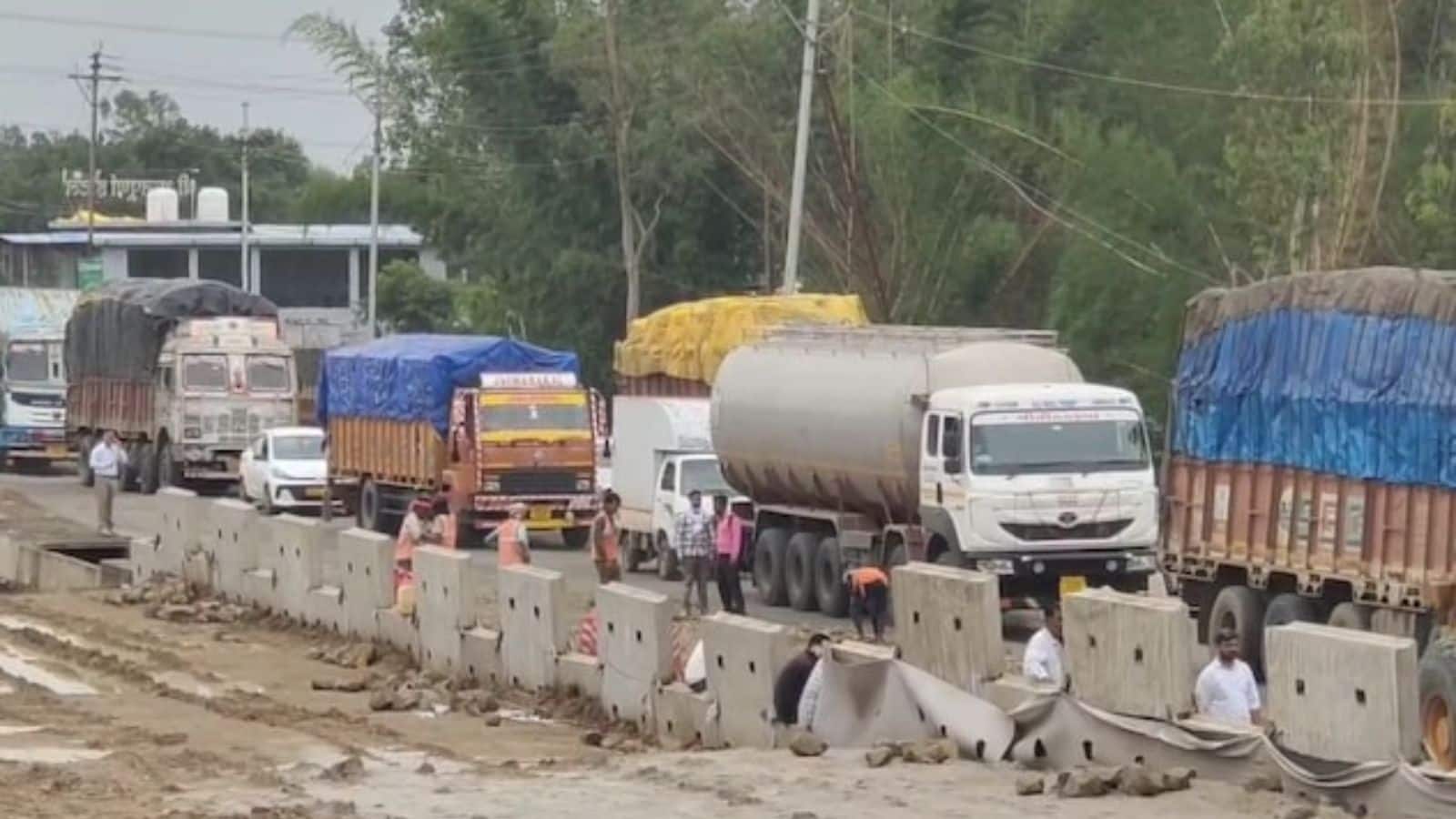 मध्यप्रदेश के इंदौर में 32 घंटे का भीषण ट्रैफिक जाम, फंसे रहने से तीन लोगों की गई जान