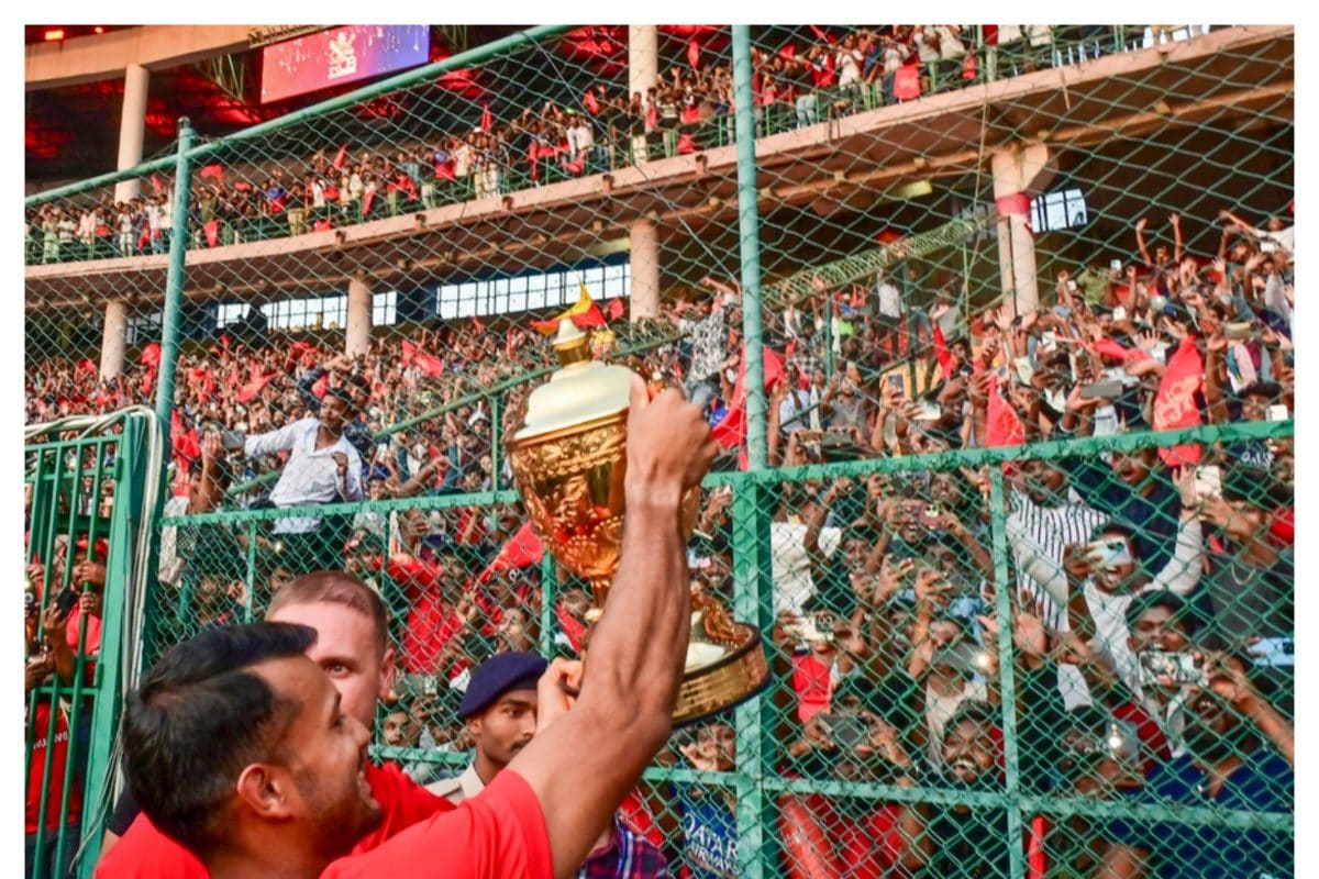 रेफरी का एक फैसला, आंसू गैस के गोले और 328 लोगों की मौत, RCB के जश्न से पहले..