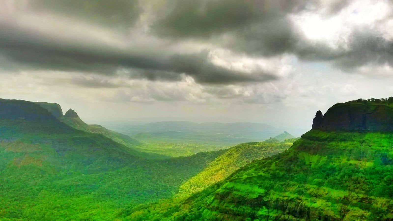Monsoon Trip: मानसून को ट्रिप के साथ बनाना है खास तो इन बातों को जरूर रखें याद, नहीं तो प्लान हो जाएगा चौपट