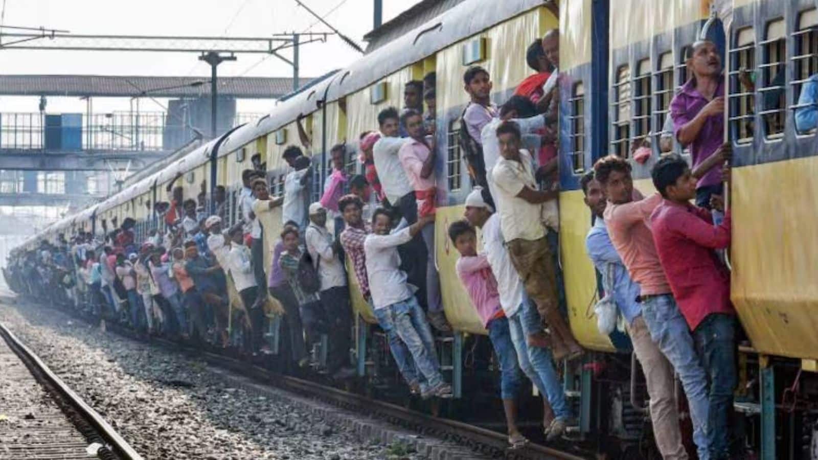 Mumbai Local Train Accident: मुंब्रा और दिवा स्टेशनों के बीच कैसे हुआ हादसा? सामने आ गई वजह!