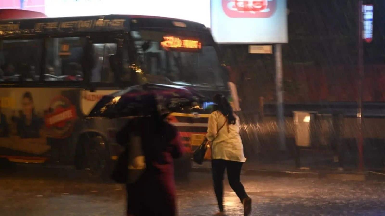 Heavy Rain Alert: देश के इन इलाकों में भीषण गर्मी से मिलेगी राहत! IMD ने जारी किया बारिश का अलर्ट