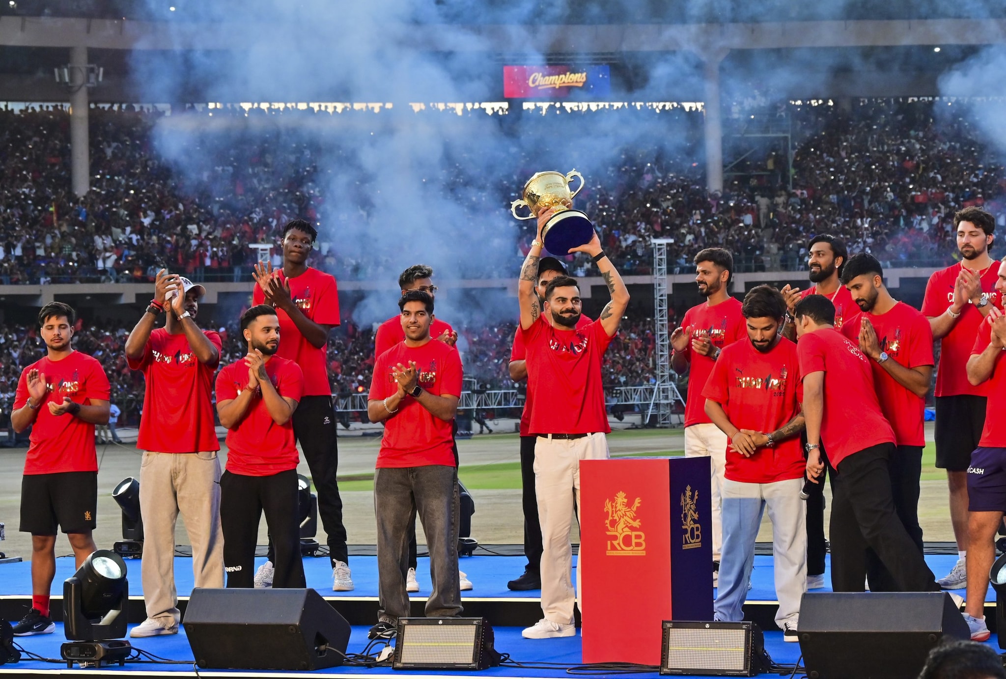 भगदड़ में 11 मौत के बाद आरसीबी मैनेजमेंट का बेशर्मी भरा बयान