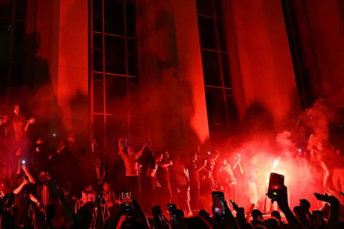 पेरिस क्यों जल रहा? लीग में जीत जश्न मातम में कैसे बदला, फ्रांस में 559 अरेस्ट