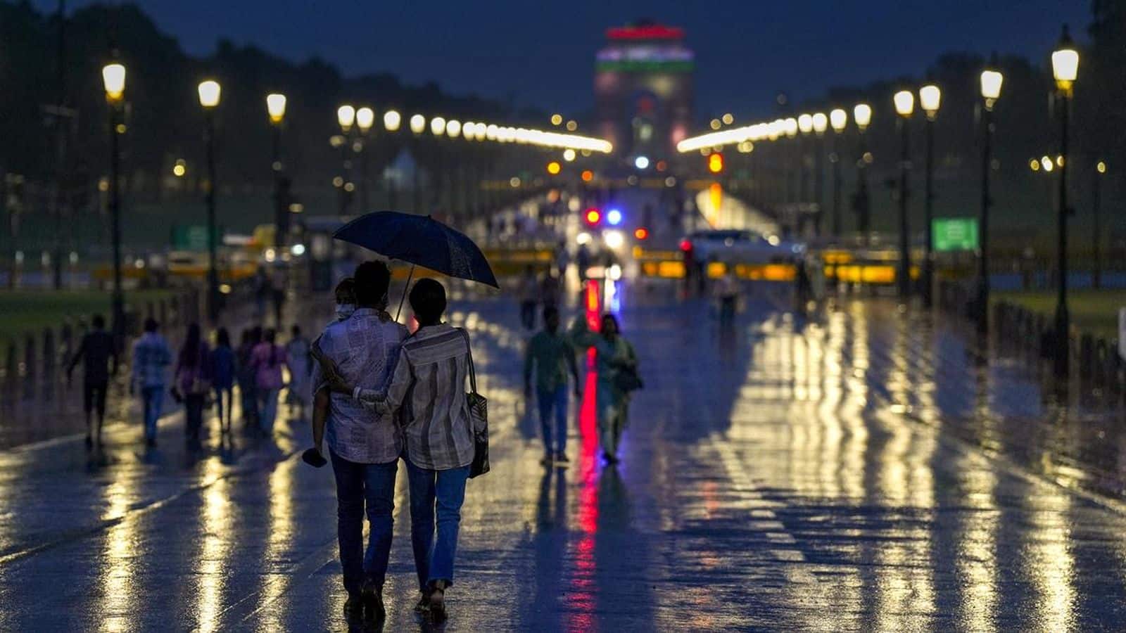 Heavy Rain Alert: दिल्ली-NCR और मुंबई समेत इन शहरों में होगी भारी बारिश! IMD ने जारी किया रेड अलर्ट, यूपी-राजस्थान में ओलावृष्टि की चेतावनी
