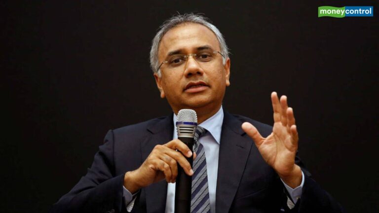 इन्फोसिस के औसत कर्मचारी से 752 गुना अधिक है CEO सलिल पारेख की सैलरी, 22% हुआ इजाफा