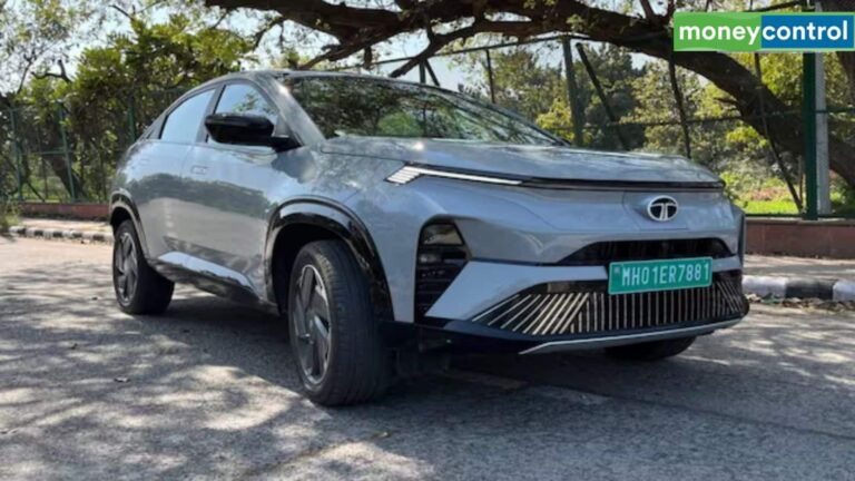 Tata Curvv EV: टाटा की कूप-स्टाइल SUV कर्व EV क्यों हैं खास? धांसू लुक के साथ है जबरदस्त फीचर्स से लैस