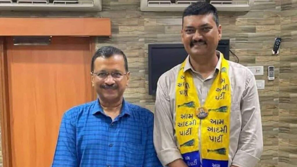 गुजरात में AAP को बड़ा झटका, विधायक उमेश मकवाना ने पार्टी के सभी पदों से दिया इस्तीफा