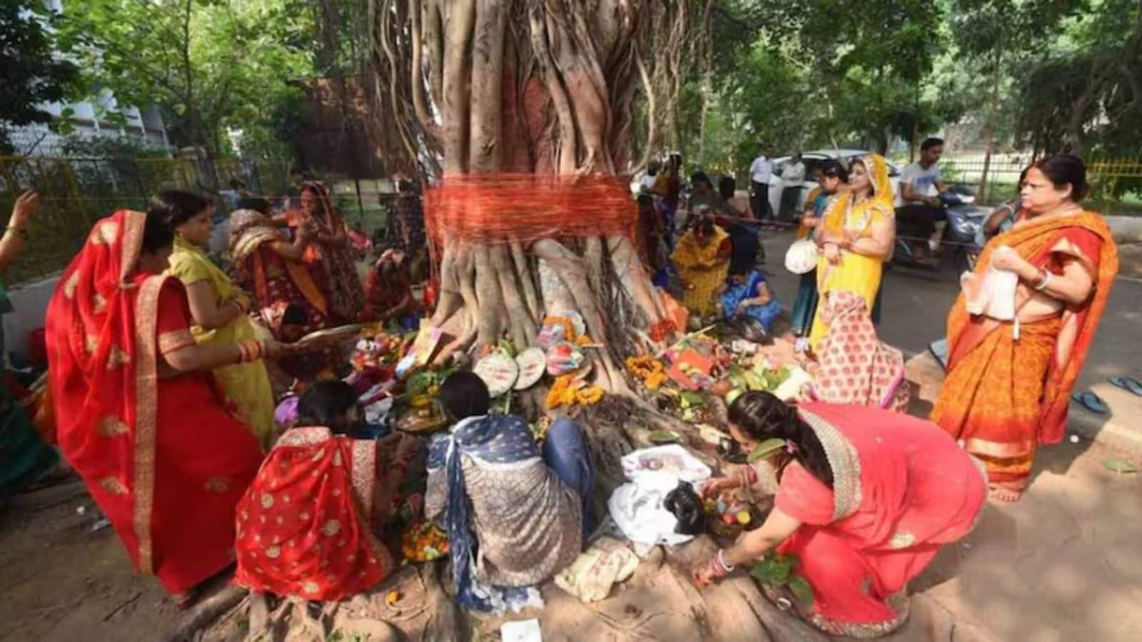 Vat Savitri Purnima 2025: वट सावित्री व्रत आज, जानिए कब और कैसे करें पूजा, मिलेगा अखंड सौभाग्य का आशीर्वाद