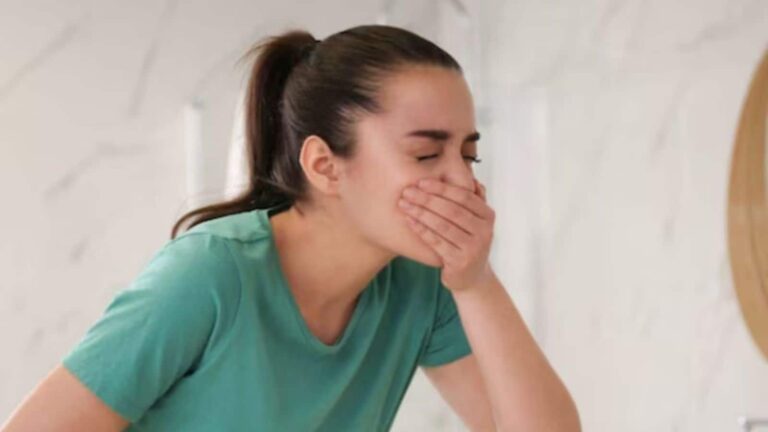 ऐसी बीमारी जिसमें एक ही घंटे में आती है 15 से ज्यादा बार उल्टी! इंटरनेट पर वायरल हो रही महिला की कहानी