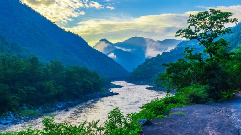 Tourist Place: दिल्ली से चंद घंटों की दूरी पर हैं ये खूबसूरत जगहें, बजट में हो जाएगी शानदार ट्रिप