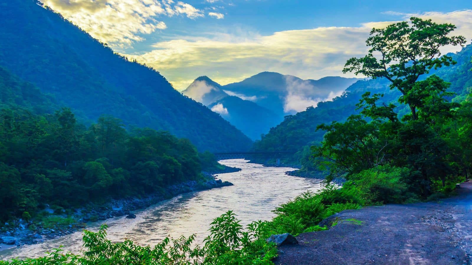 Tourist Place: दिल्ली से चंद घंटों की दूरी पर हैं ये खूबसूरत जगहें, बजट में हो जाएगी शानदार ट्रिप