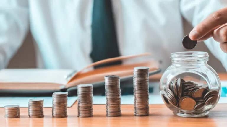 Fixed Deposit: अब Bank FD पर भी घटेगा इंट्रेस्ट, फिक्स्ड डिपॉजिट ग्राहकों को क्या करना चाहिए?