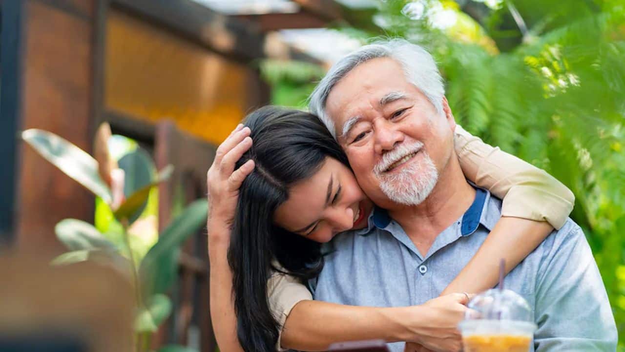 Father’s Day: अपने पिता के रिटायरमेंट को सेफ बनाने के लिए यहां करें निवेश, पापा हो जाएंगे खुश