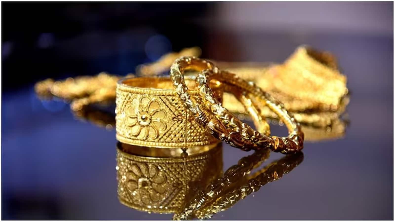 Gold Rate Today In India: लगातार तीसरे दिन फीका पड़ा गोल्ड, लेकिन चांदी की बढ़ी चमक, चेक करें अपने शहर में भाव