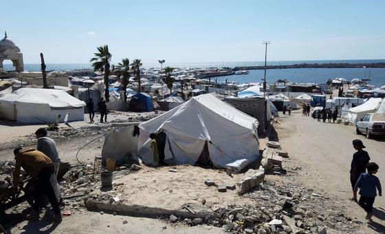 ग़ाज़ा: भोजन पाने की तलाश में जुटे लोगों की गई जान, स्वास्थ्य सेवाओं पर भीषण दबाव