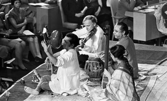 1967: यूएन मंच पर संगीत का महासंगम, पंडित रवि शंकर और येहूदी मेनुहिन की जुगलबन्दी