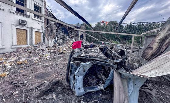 यूक्रेन: रूसी सैन्य बलों के घातक हमलों की निन्दा, बढ़ती मौतों पर गहराती चिन्ता