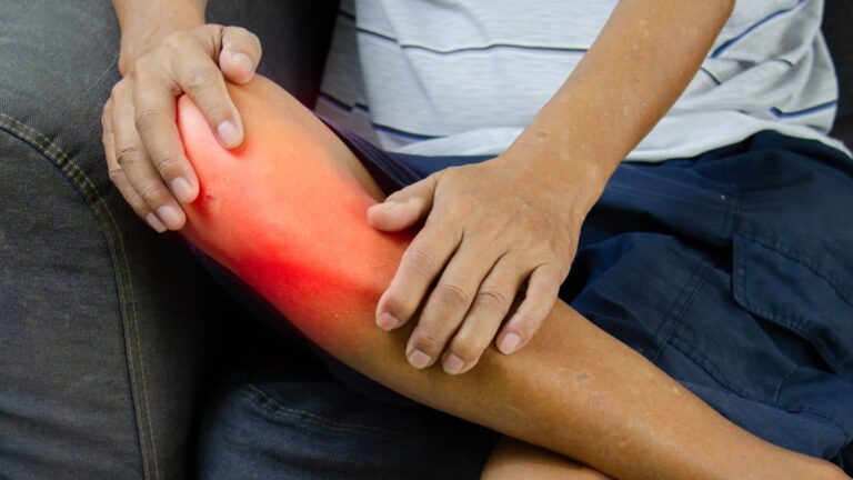 अब नहीं सताएगा घुटनों का दर्द, ये 6 चीजें करेंगी कमाल, बिना दवा के मिलेगा जबरदस्त आराम