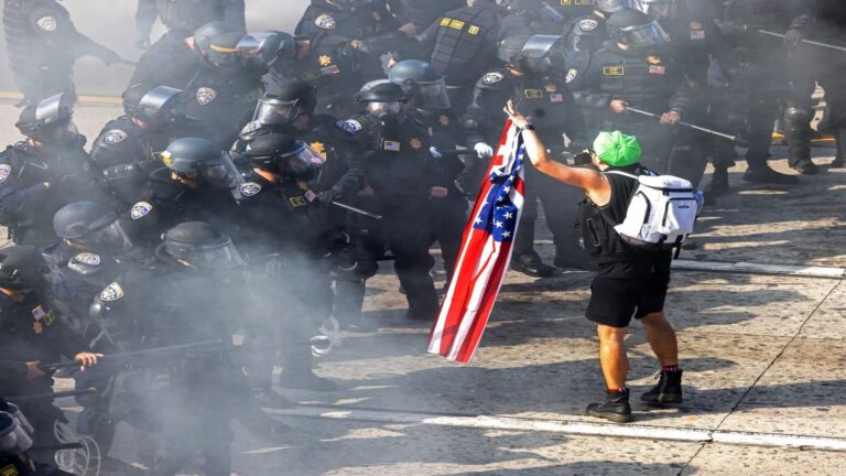 Los Angeles Protests: अमेरिका के लॉस एंजिल्स में बिगड़े हालात,  हिंसक विरोध-प्रदर्शनों और लूटपाट के बाद शहर में कर्फ्यू लागू