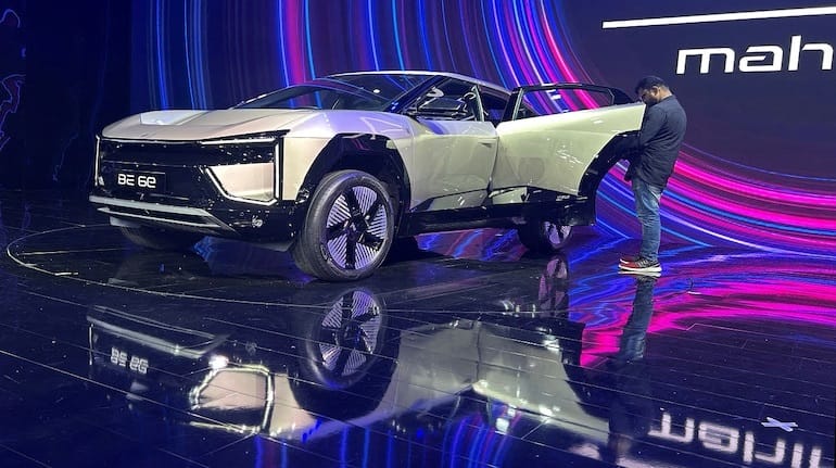 ऑटो सेक्टर को रूरल डिमांड और बेहतर एक्सपोर्ट का मिला सहारा, M&M की रफ्तार सबसे तेज