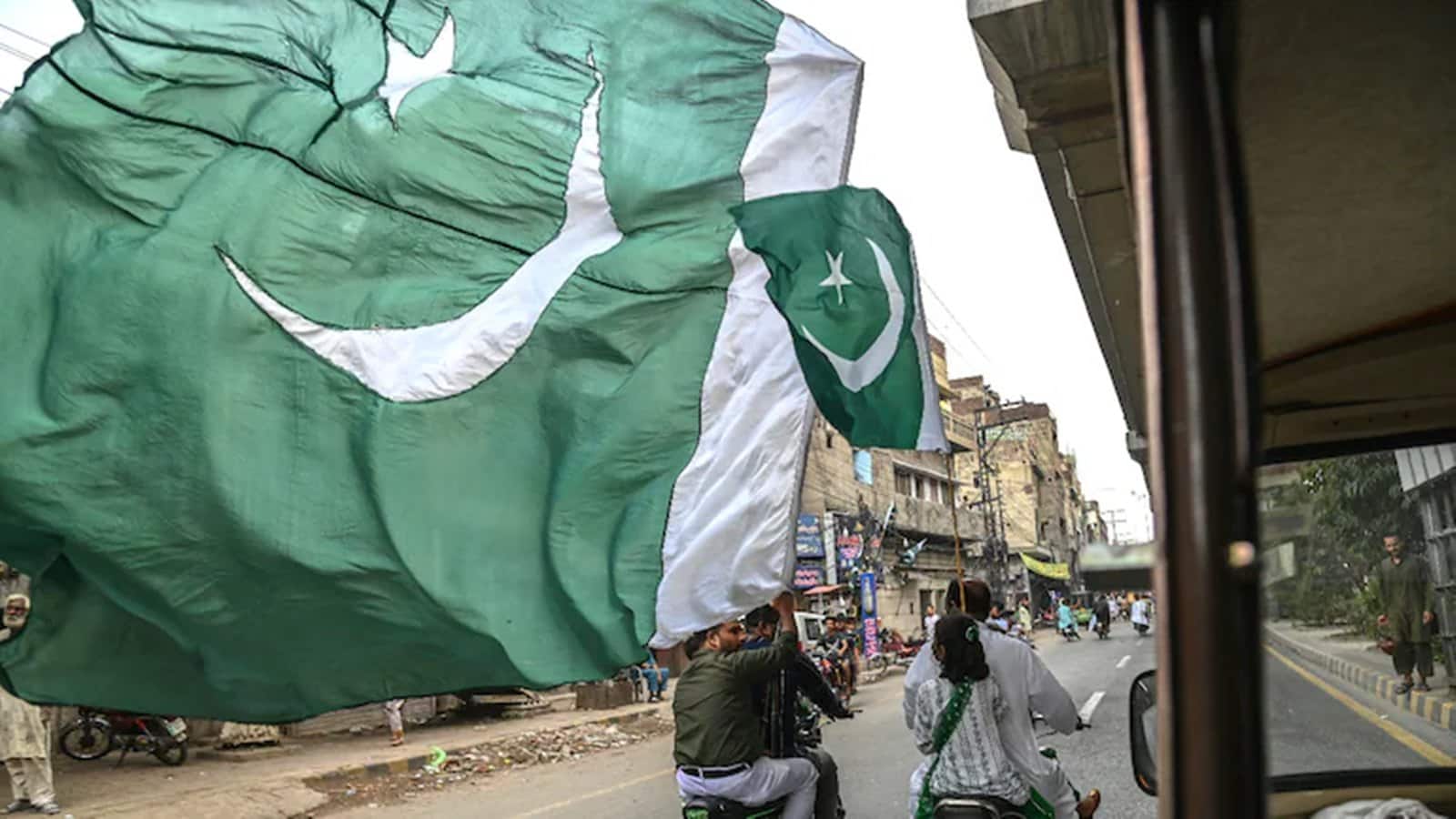 Pakistan's Economic Survey: मार्च तक कर्ज बढ़कर हुआ 76000 अरब पाकिस्तानी रुपये, 2.7% की रफ्तार से बढ़ सकती है अर्थव्यवस्था