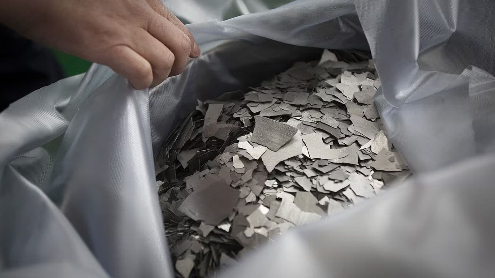 Rare Earth Minerals : इलेक्ट्रॉनिक्स इंडस्ट्री के लिए रेयर अर्थ मैग्नेट की कमी बना बड़ा खतरा, सिर्फ 1 महीने की सप्लाई बची