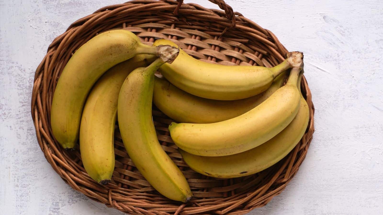 Banana: दो दिन में काला पड़ने वाला केला अब रहेगा चमकदार पीला, ट्राय करें ये तरीका!