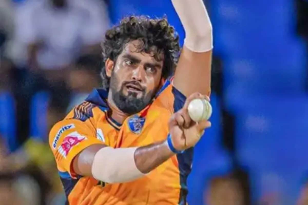 कौन है वो गेंदबाज? जिसे RCB ने नहीं दिया डेब्यू का मौका, टी20 में ली हैट्रिक