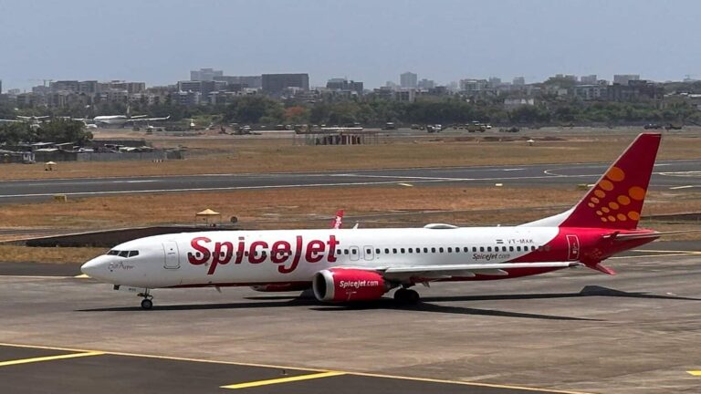 SpiceJet की फ्लाइट में आई तकनीकी खराबी, हैदराबाद से तिरुपति जा रहा विमान वापस लौटा