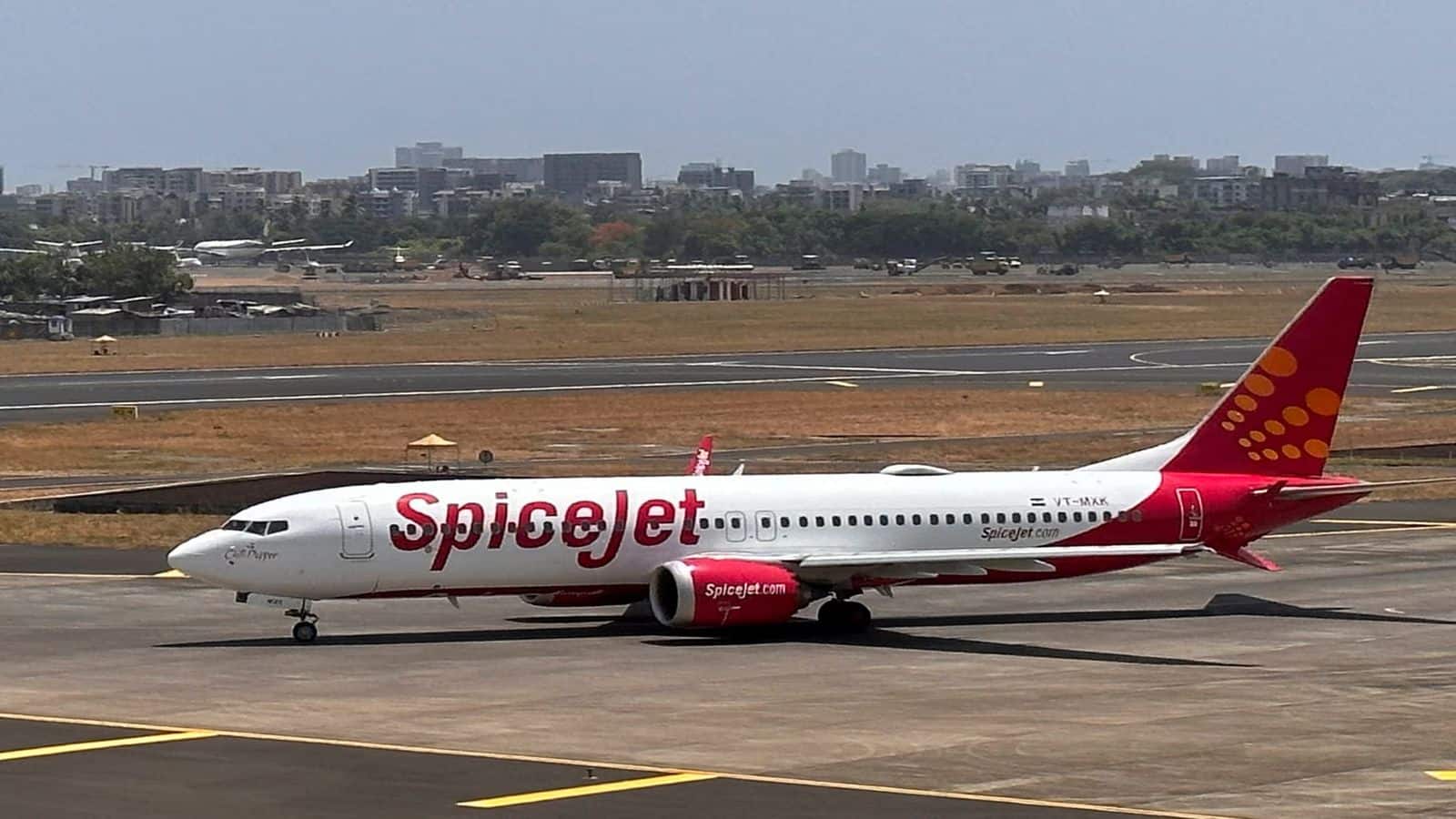 SpiceJet की फ्लाइट में आई तकनीकी खराबी, हैदराबाद से तिरुपति जा रहा विमान वापस लौटा