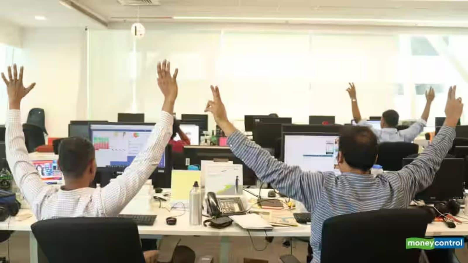 Top Intraday Calls: सेंसेक्स, निफ्टी में हल्की बढ़त, मार्केट बढ़ कर खुलने पर एक्सपर्ट्स ने इन 5 स्टॉक्स में कराई ट्रेडिंग