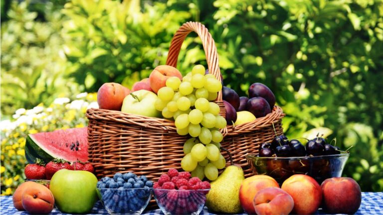 Fruit Fact: न छिलका, न बीज, क्या आप जानते हैं इस अद्भुत फल का नाम?