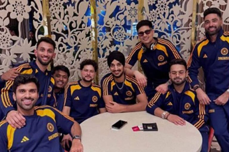 टेस्ट सीरीज के लिए इंग्लैंड पहुंची टीम इंडिया, गिल-पंत आए नजर